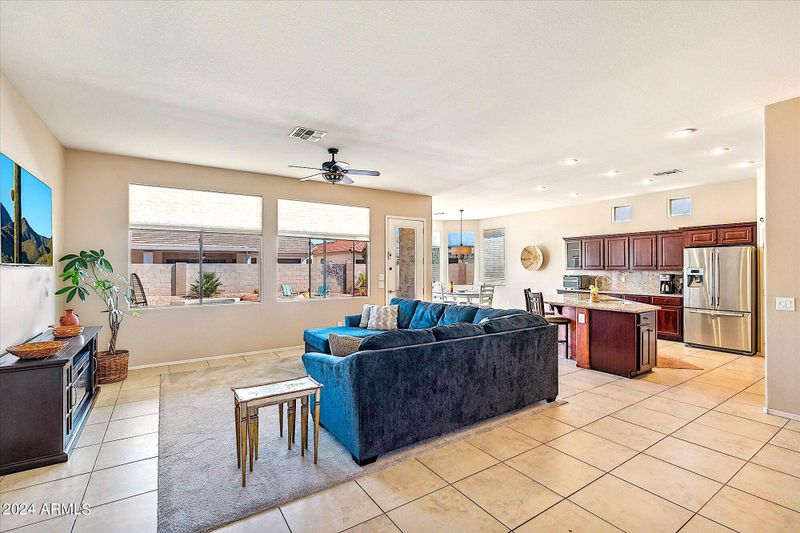 18351 N Windfall Dr, Surprise, AZ 85374