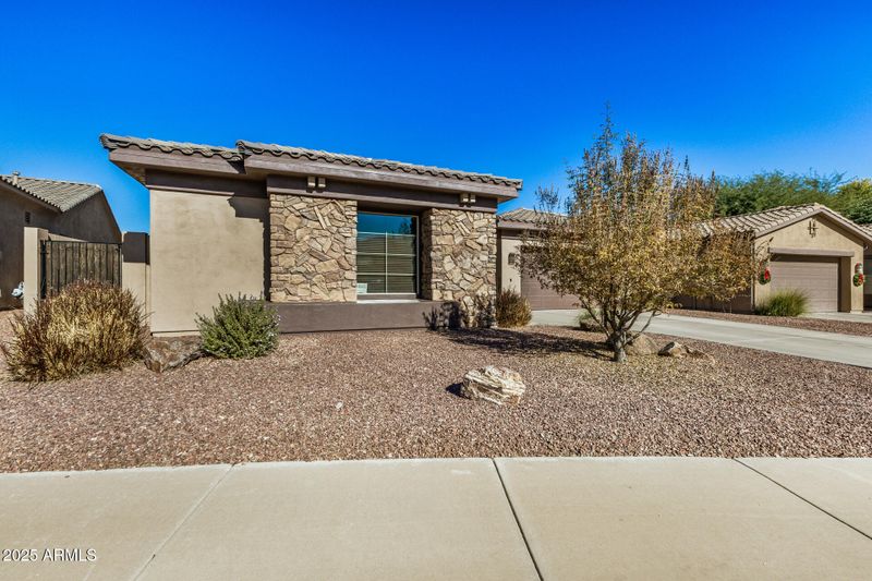 1836 E Desert Ln, Phoenix, AZ 85042
