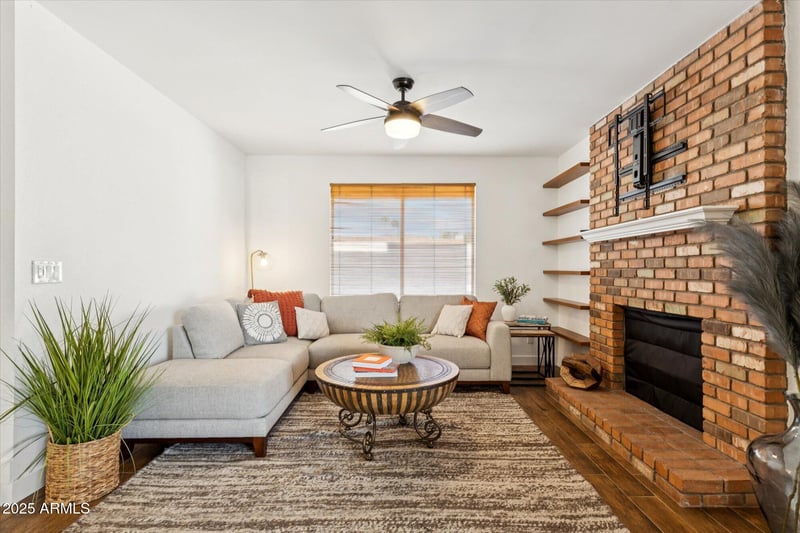 1836 Rogers Cir, Mesa, AZ 85202