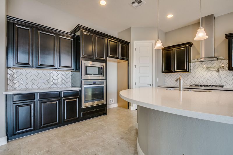 18376 W Thunderhill Pl, Goodyear, AZ 85338