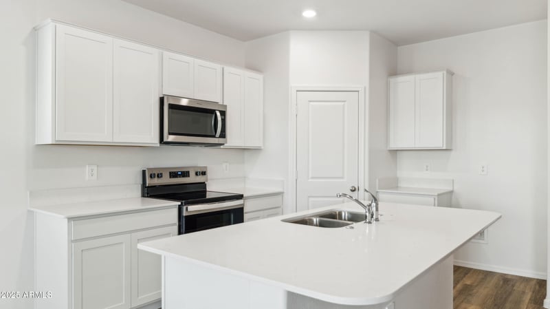 18399 Buckskin Trl, Wittmann, AZ 85361