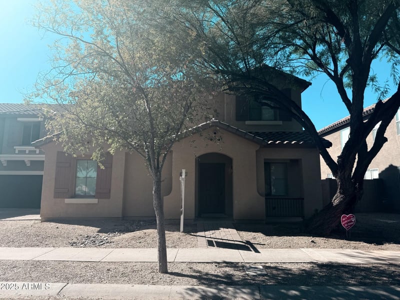 1840 Falcon Dr, Gilbert, AZ 85295