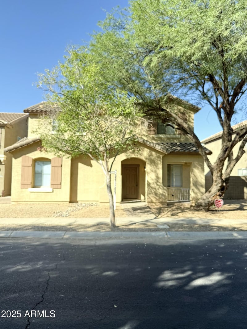 1840 Falcon Dr, Gilbert, AZ 85295