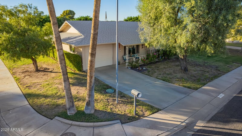 18402 Conestoga Dr, Sun City, AZ 85373