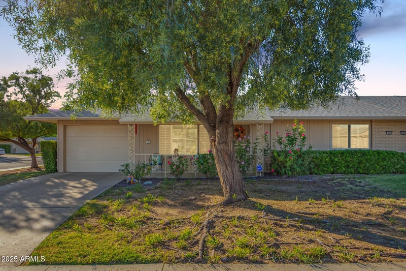 18402 Conestoga Dr, Sun City, AZ 85373