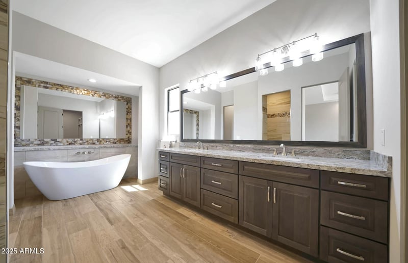1841 Lavitt Ln, Phoenix, AZ 85086