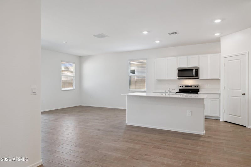 18410 Hackamore Dr, Wittmann, AZ 85361