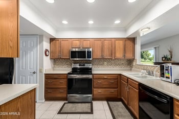 18411 Conestoga Dr, Sun City, AZ 85373
