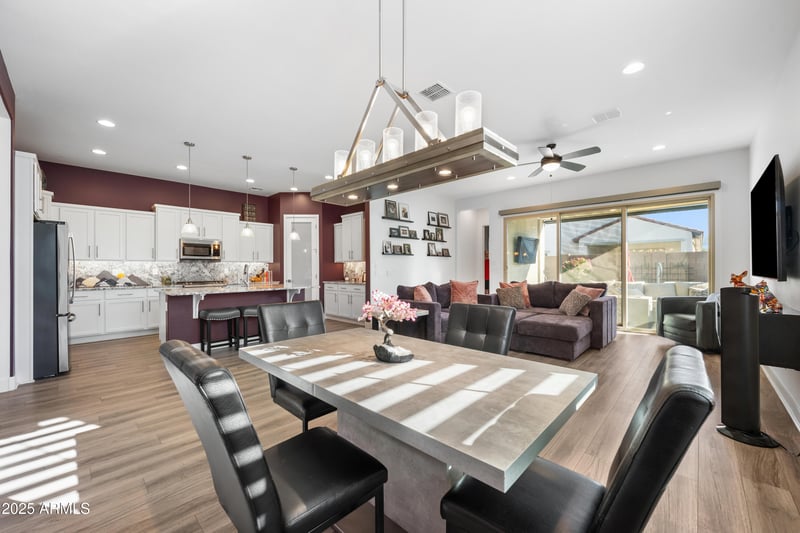 18427 Clinton St, Surprise, AZ 85388