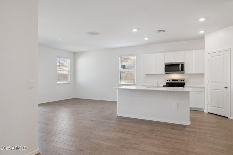 18432 W Buckskin Trl, Wittmann, AZ 85361