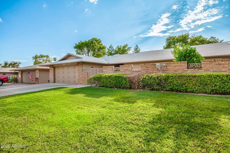 18442 N 104th Ave, Sun City, AZ 85373