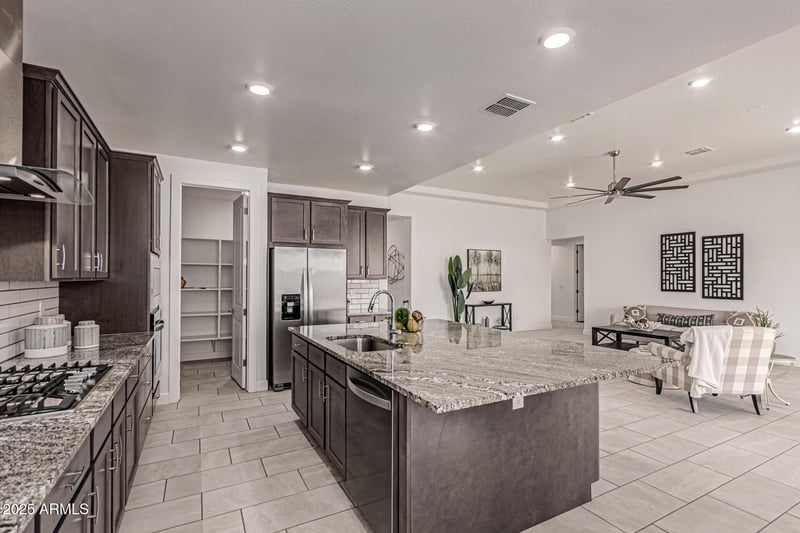18455 Sandlewood Dr, Goodyear, AZ 85338