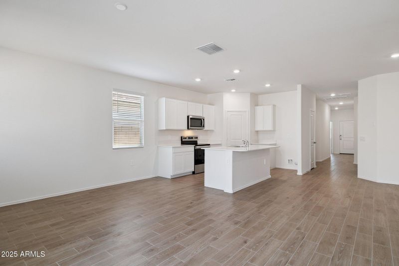 18464 W Hackamore Dr, Wittmann, AZ 85361