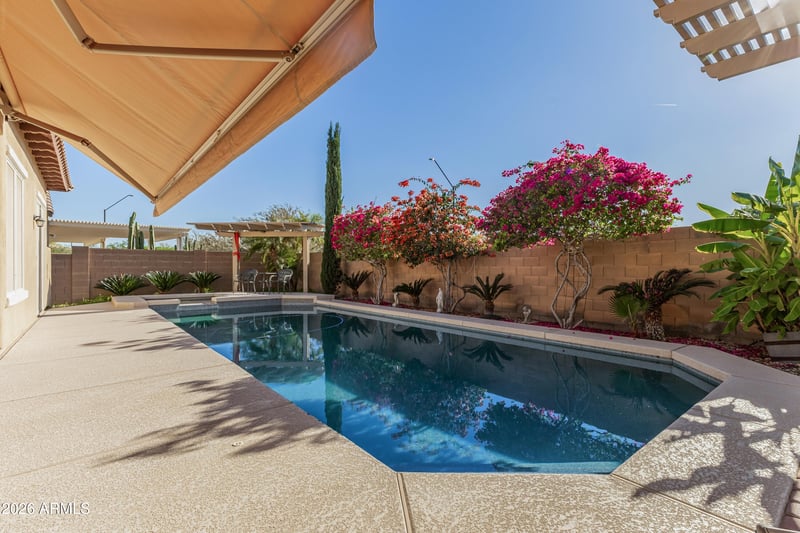 18465 Sunnyslope Ln, Waddell, AZ 85355