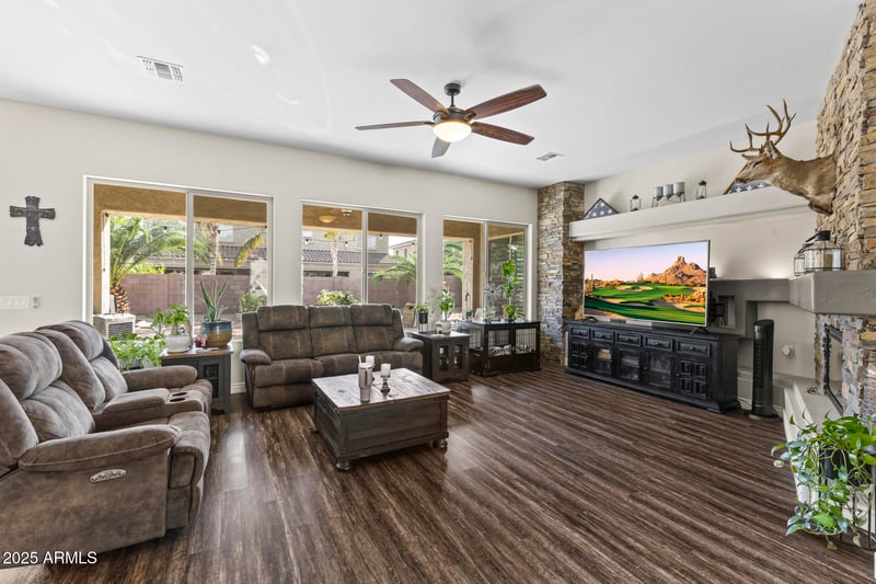 18495 Paradise Ln, Surprise, AZ 85388