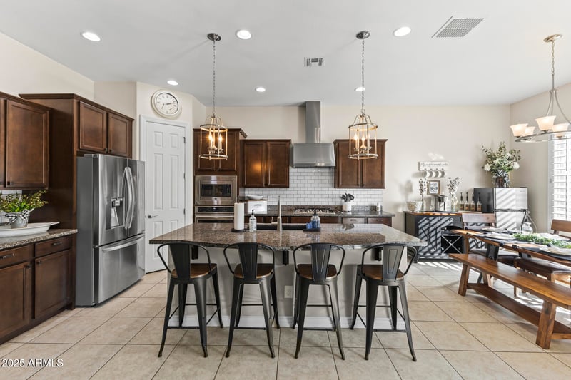 18495 Paradise Ln, Surprise, AZ 85388