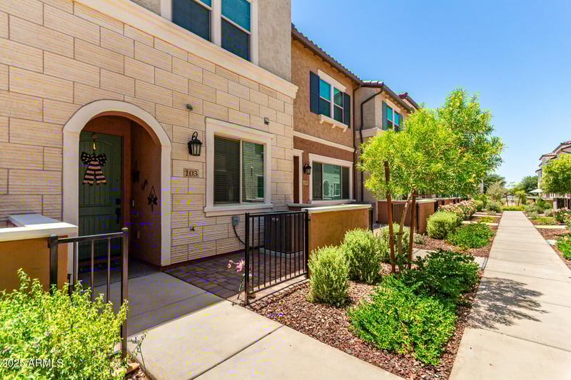 1852 Chelsea Ln #103, Gilbert, AZ 85295