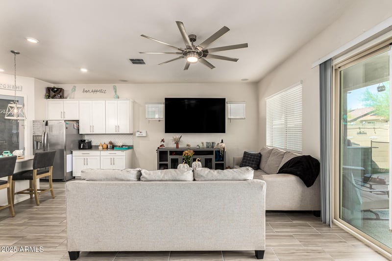 18522 Thistle Landing Dr, Goodyear, AZ 85338