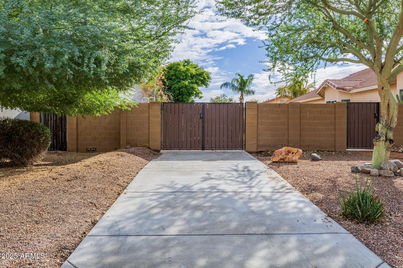 18567 Onyx Ave, Waddell, AZ 85355