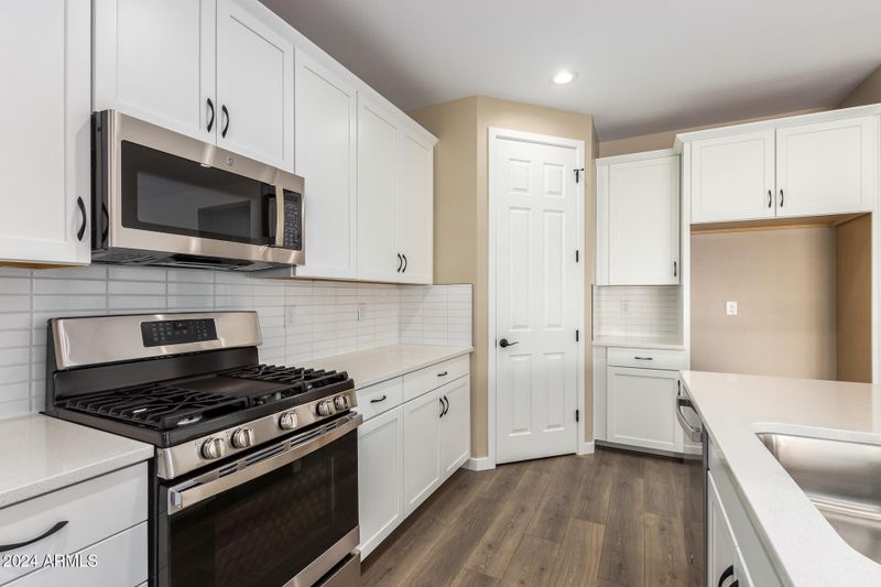18584 W Swayback Ps, Surprise, AZ 85387