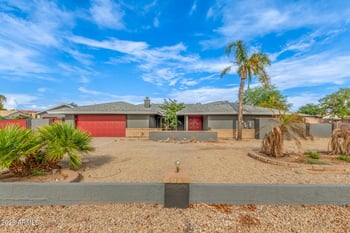 18585 70th Ave, Glendale, AZ 85308