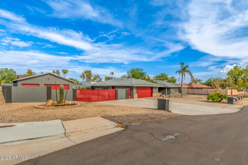 18585 70th Ave, Glendale, AZ 85308