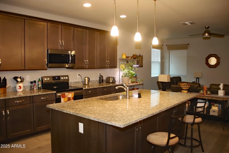 18597 Robin Ln, Surprise, AZ 85387