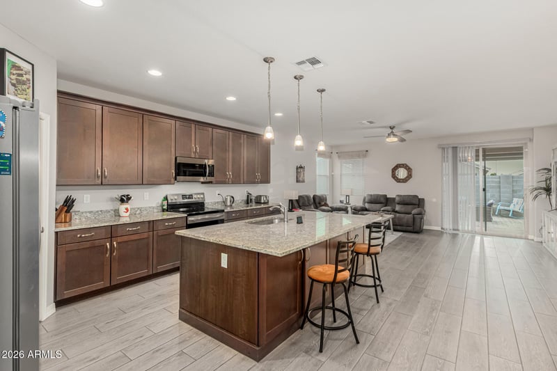 18597 Robin Ln, Surprise, AZ 85387