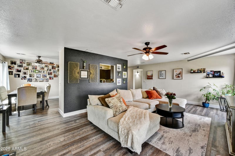 18601 45th Dr, Glendale, AZ 85308