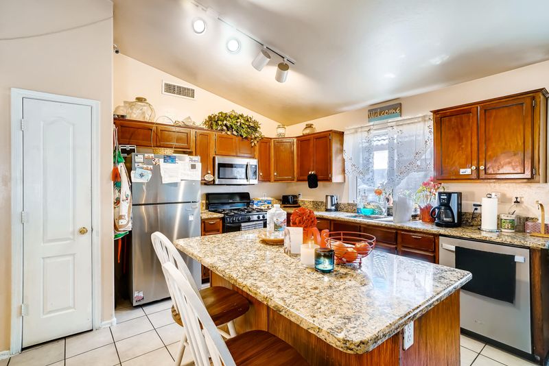 18606 N 2nd Ave, Phoenix, AZ 85027