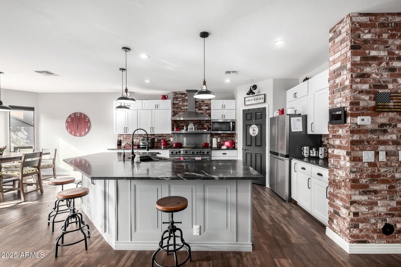18609 Onyx Ave, Waddell, AZ 85355