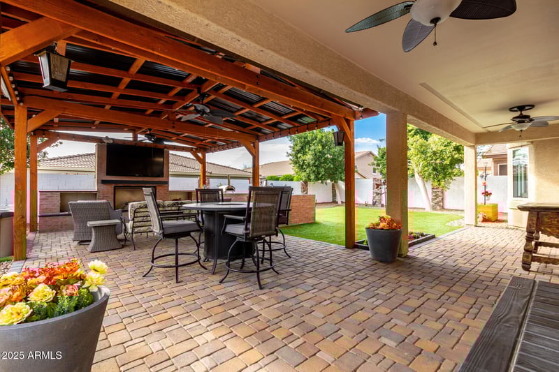 18609 Onyx Ave, Waddell, AZ 85355