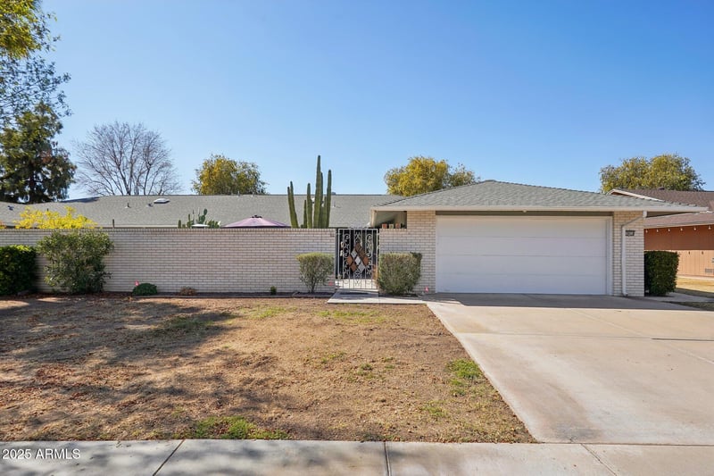 18614 Conestoga Dr, Sun City, AZ 85373
