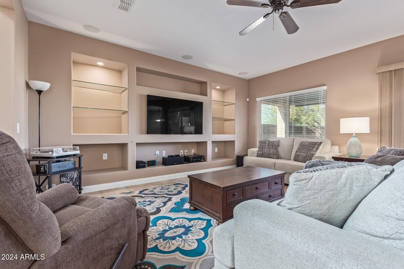 1864 Buckhorn Trl, Phoenix, AZ 85085