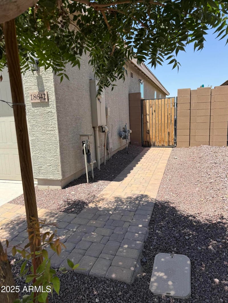 18642 Yucatan Dr, Surprise, AZ 85388