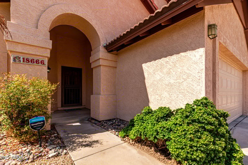 18666 70th Dr, Glendale, AZ 85308