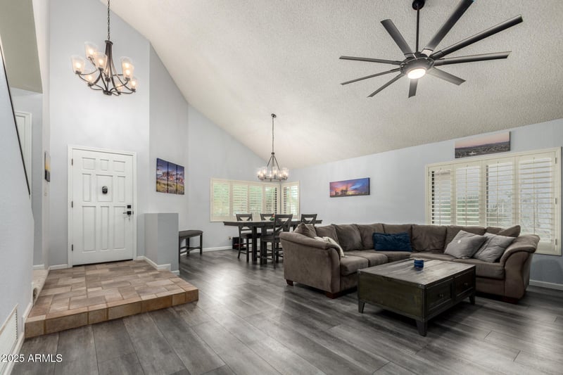 18666 70th Dr, Glendale, AZ 85308