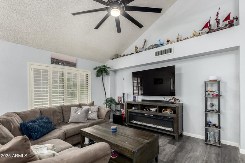 18666 70th Dr, Glendale, AZ 85308