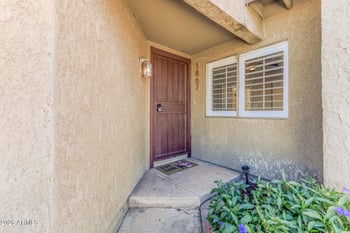 1867 Kirkland Ln, Tempe, AZ 85281