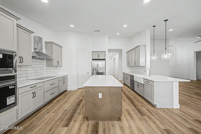 1868 W Brooke Ln, San Tan Valley, AZ 85144