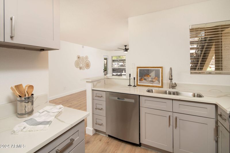 1880 E Morten Ave #111, Phoenix, AZ 85020