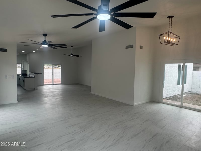 18815 43rd Dr, Glendale, AZ 85308