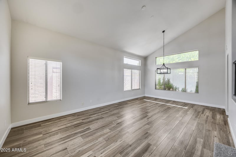 1883 Falcon Dr, Chandler, AZ 85286
