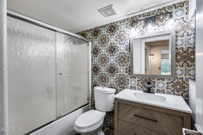 1883 Falcon Dr, Chandler, AZ 85286