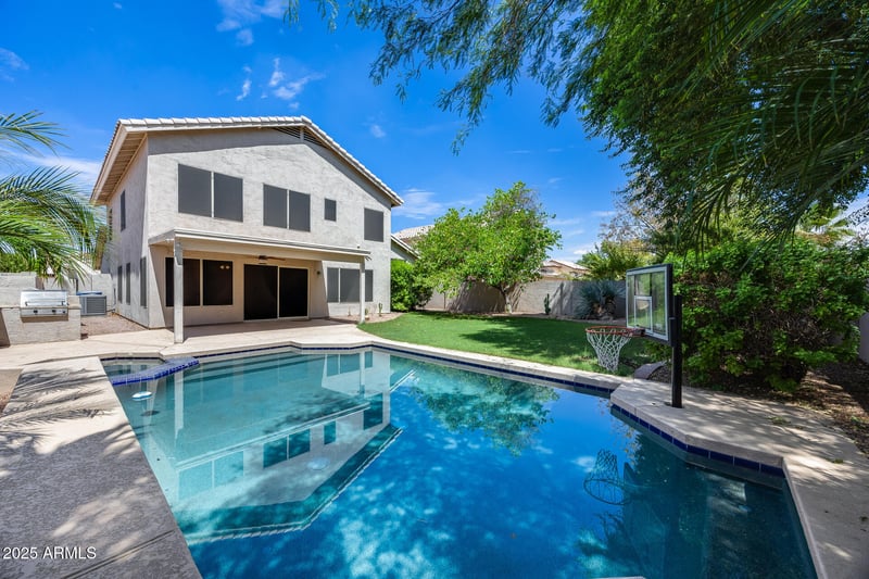 1883 Falcon Dr, Chandler, AZ 85286