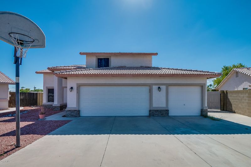 18832 N 42nd Cir, Glendale, AZ 85308