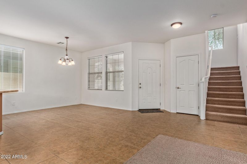 1884 S Colt Dr, Gilbert, AZ 85295