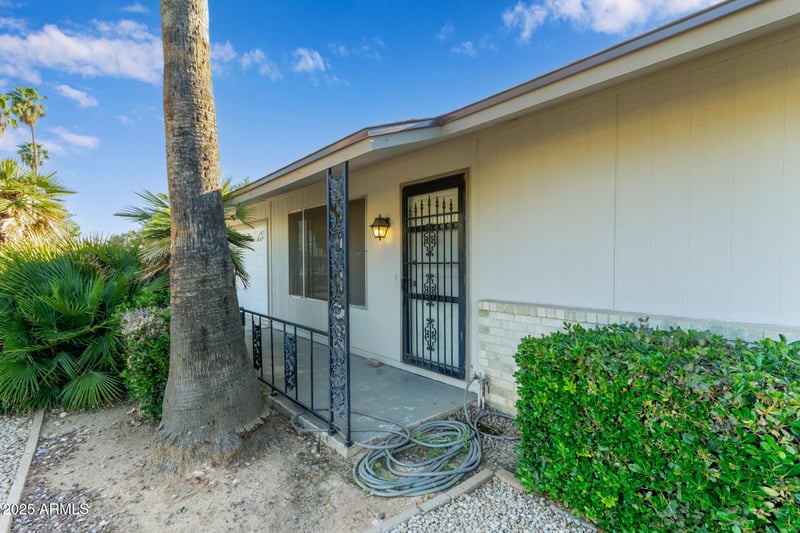 18842 Lakeforest Dr, Sun City, AZ 85373