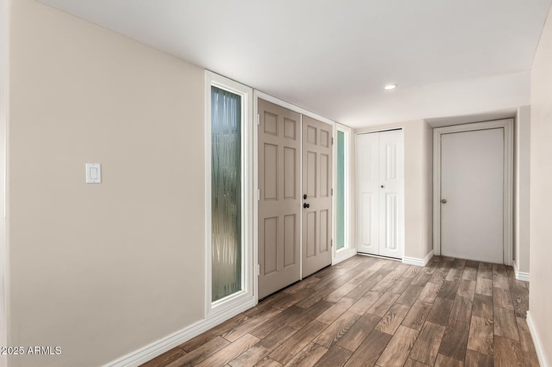 1887 La Donna Dr, Tempe, AZ 85283