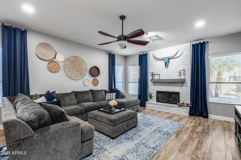 18871 78th Ln, Glendale, AZ 85308